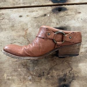 Frye Carson Clog in Cognac size 6.5